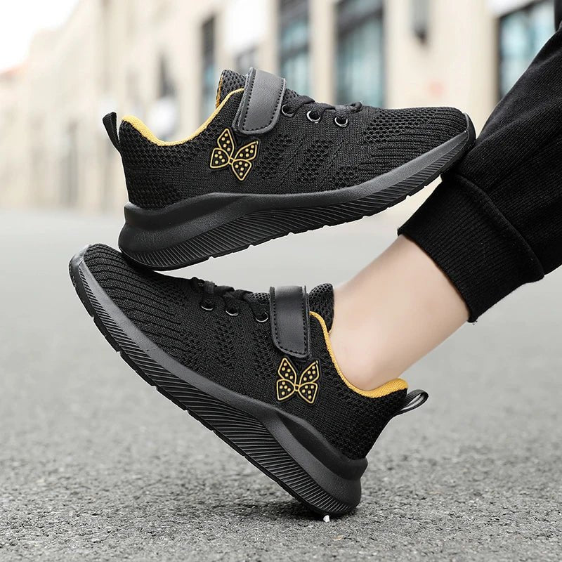 Showlu Fashion girls' breathable mesh running shoes with anti-slip soles, designed for outdoor sports and active leisure.