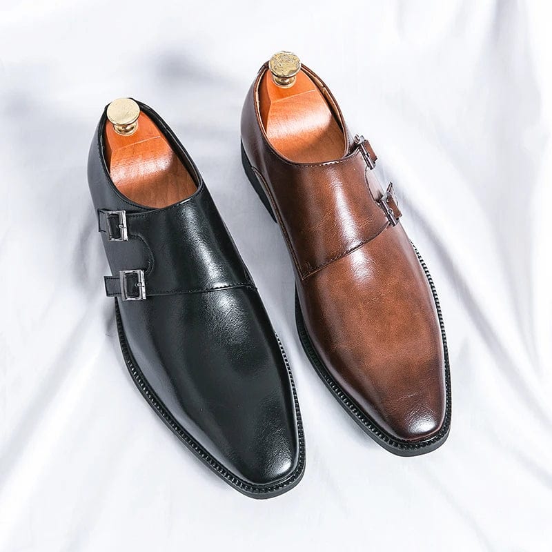 Men's black leather monk strap shoes with pointed toe and buckle, classic retro style for business or formal occasions.