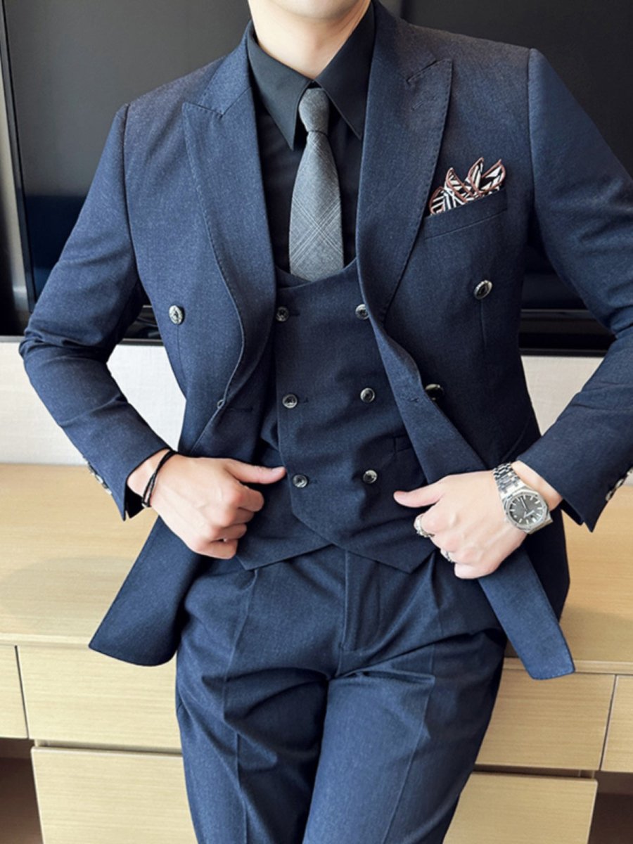 SHOWLU FASHION men's slim-fit pink suit with double-breasted closure and collar, suitable for formal or special occasions.