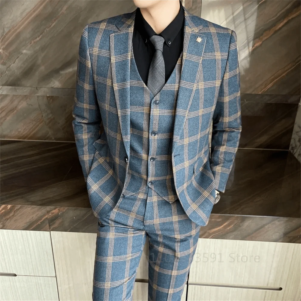SHOWLU Men's 3-piece striped wedding suit with wool blend blazer, vest, and trousers, ideal for formal occasions and business events.
