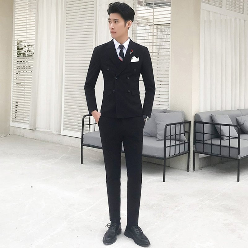 Slim-fit men's three-piece wedding suit in a Korean style, featuring a casual color with tailored details and a modern, handsome look.