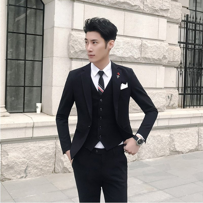 Men's slim-fit three-piece wedding suit in a casual style, featuring a Korean-inspired design with a tailored fit and classic details.