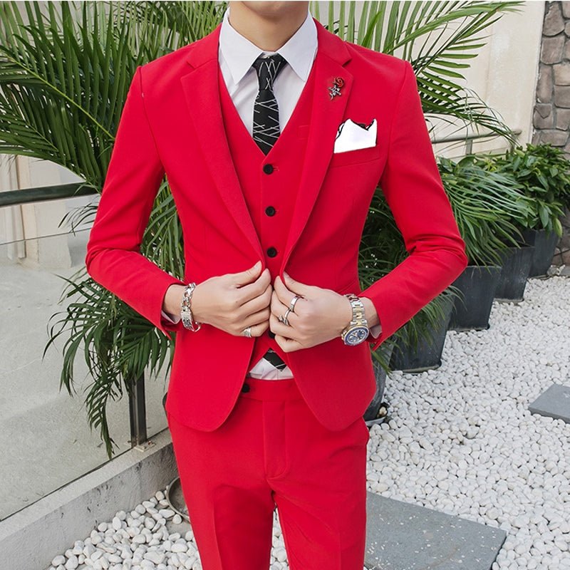 Slim-fit men's three-piece wedding suit in Korean style, with a casual color, worn by a handsome groom, shown on a model.