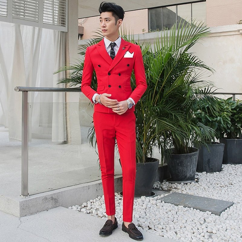 Slim-fit men's three-piece wedding suit in casual style with a modern Korean design, featuring a tailored jacket, vest, and trousers.