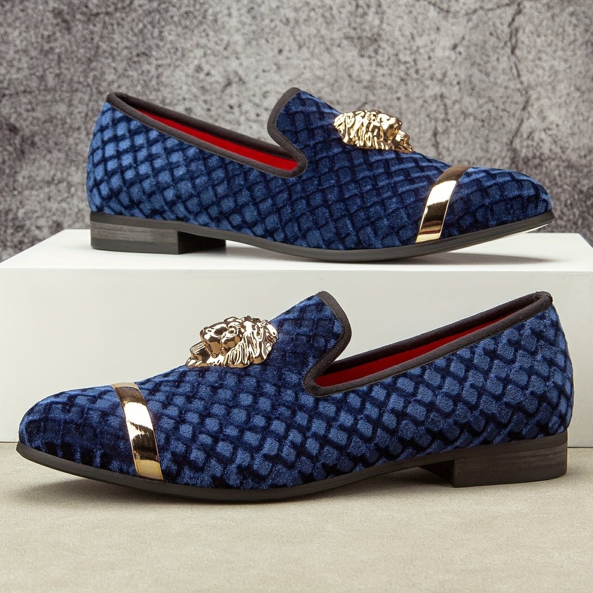 SHOWLU men's business loafers with round toe, slip-on design, made of PU leather, ideal for formal and party wear.
