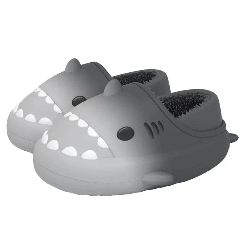 Comwarm Shark plush slippers for women and men, waterproof, non-slip cotton shoes perfect for autumn and winter indoor and outdoor use.