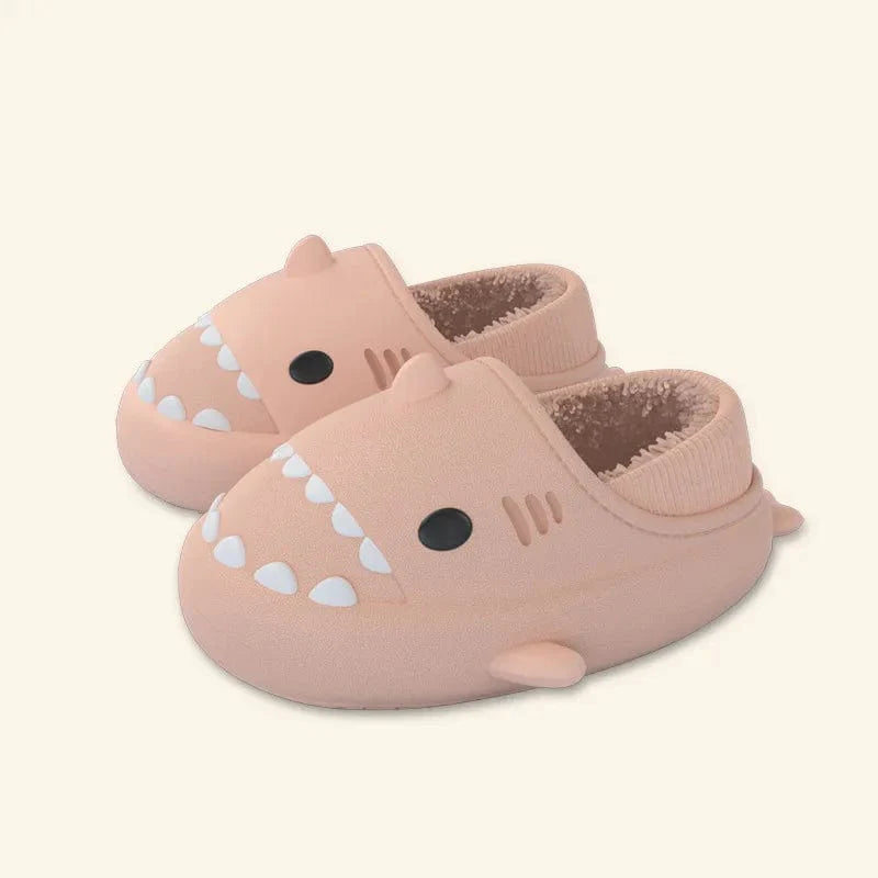 Comwarm Shark plush slippers for women and men, waterproof, non-slip cotton shoes ideal for autumn and winter indoor and outdoor wear.