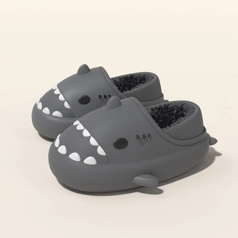 Comwarm Shark plush slippers for women and men, waterproof, non-slip cotton slippers perfect for autumn and winter indoor and outdoor use.