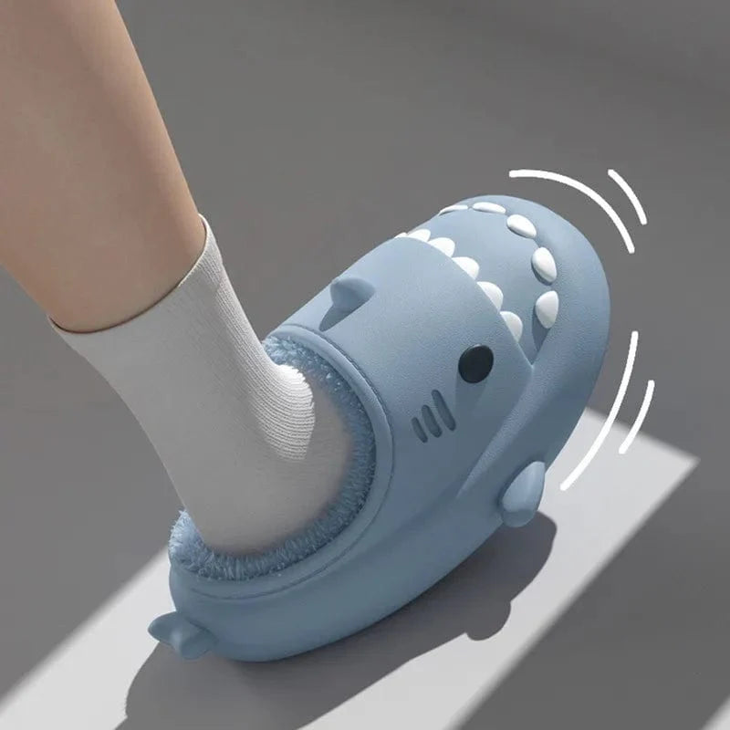 Comwarm shark plush slippers for women and men, waterproof, non-slip cotton shoes perfect for autumn and winter indoor and outdoor use.