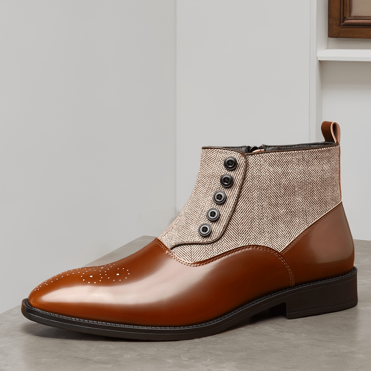 SHOWLU Men's retro British business boots with pointed toe and zipper closure, stylish leather footwear for formal or casual wear.
