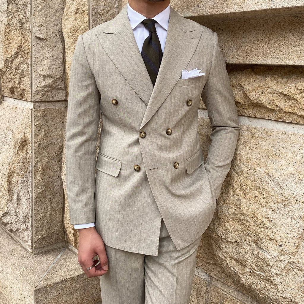 Deer Sanxian slim fit striped British style business suit with two buttons, dark pattern, and Neapolitan gun collar for men.