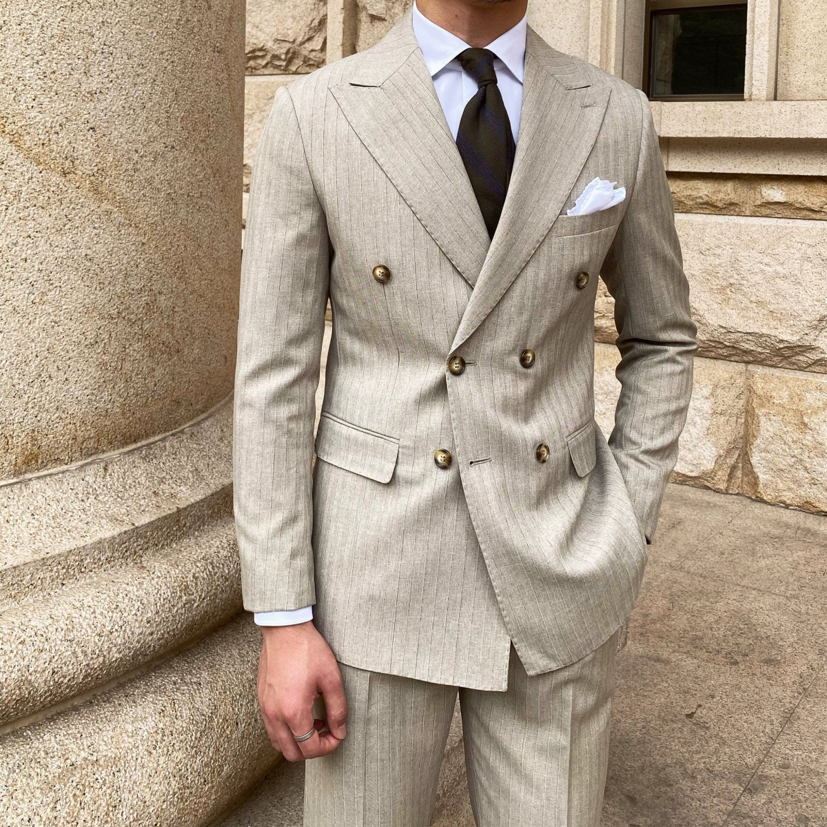 Deer Sanxian slim fit British style striped business suit with two buttons, dark pattern, Neapolitan design, suitable for formal occasions