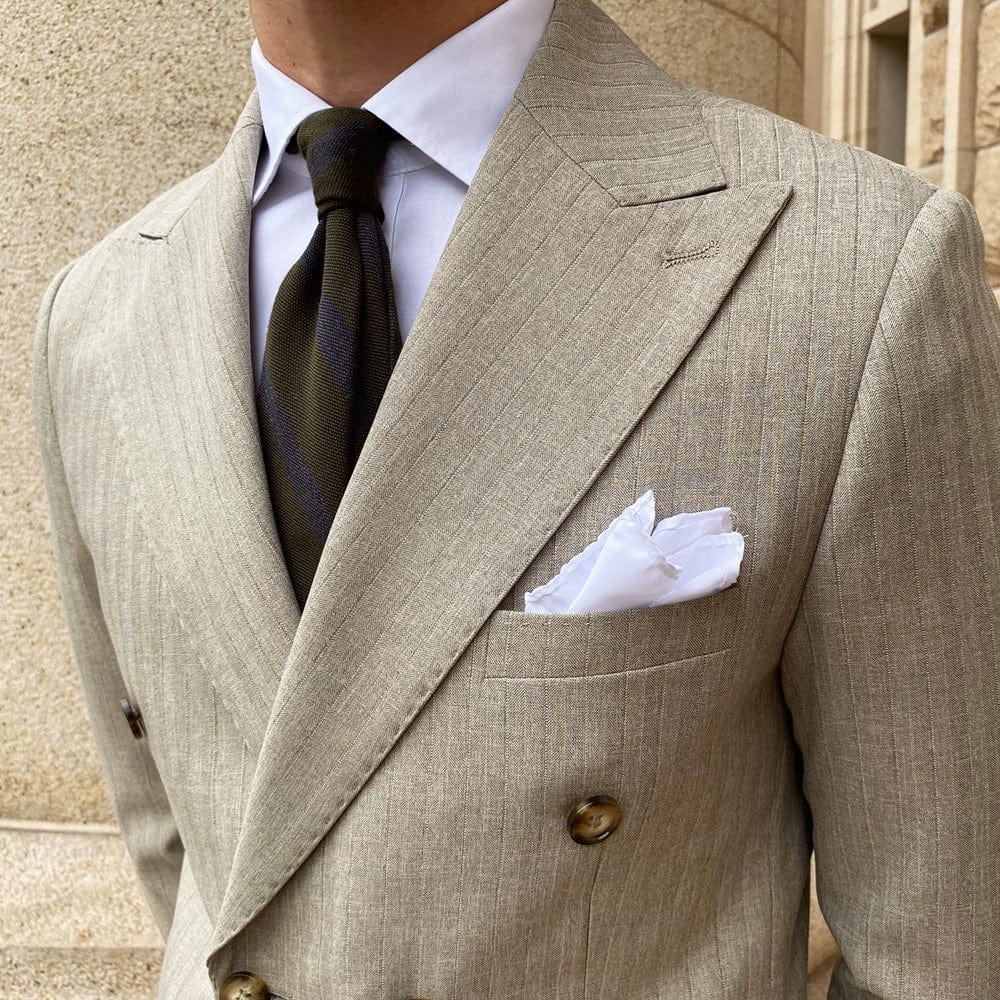 Deer Sanxian slim fit striped British style business suit with two buttons, dark pattern, and Neapolitan gun collar for men.