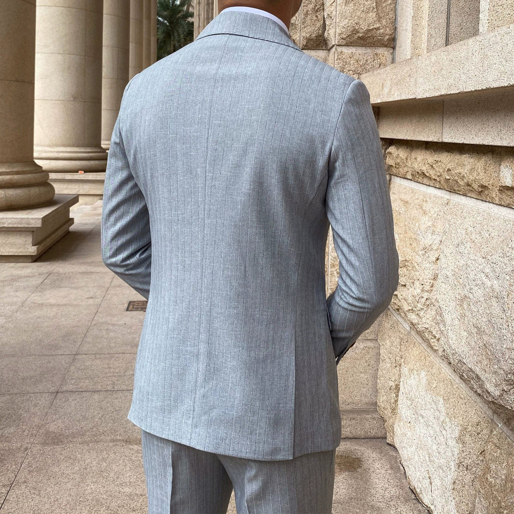 Deer Sanxian slim fit striped British style business suit with two-button design, dark pattern, and Neapolitan gun collar for men.