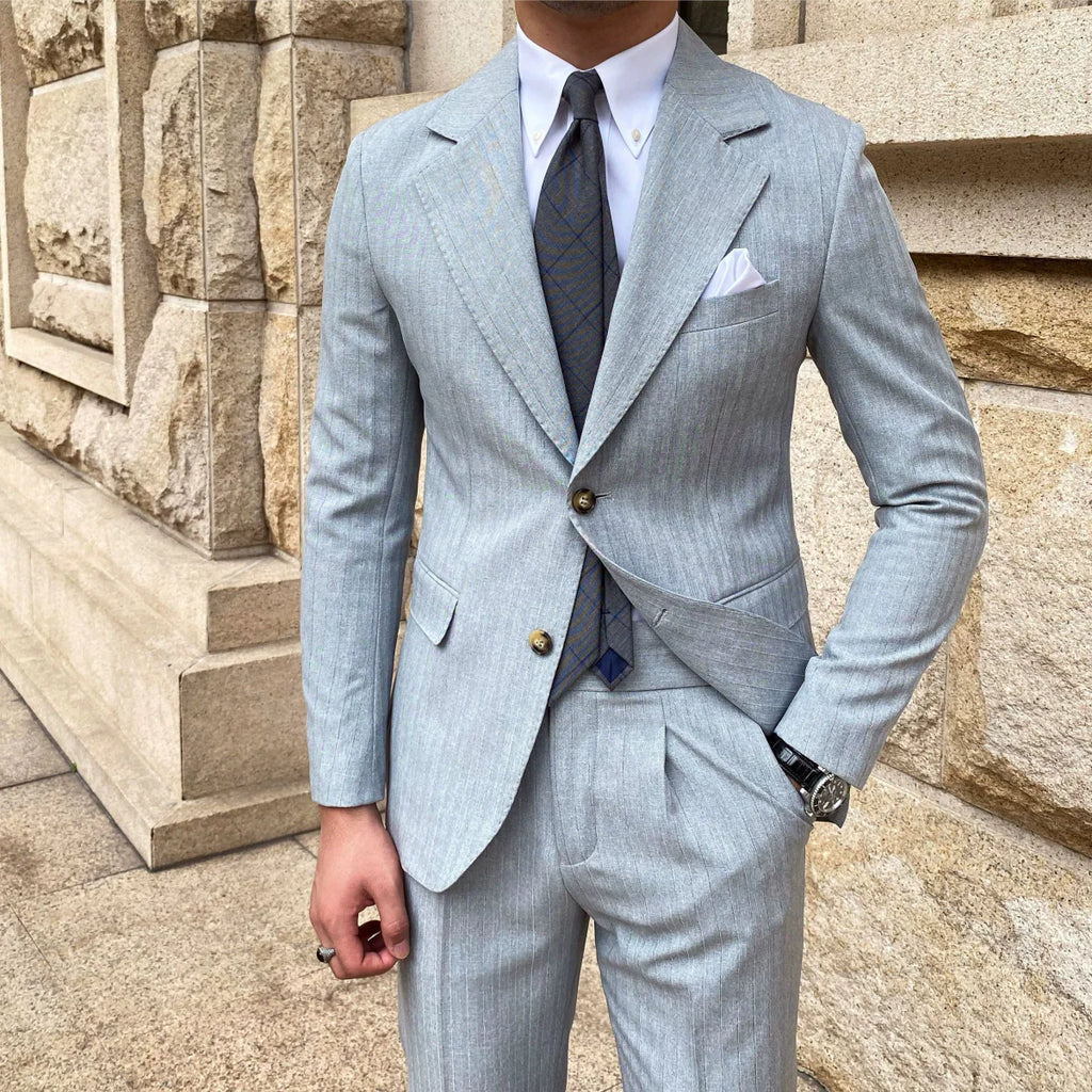 Deer Sanxian slim fit striped British style business suit with two buttons, dark pattern, Neapolitan collar, tailored for men.
