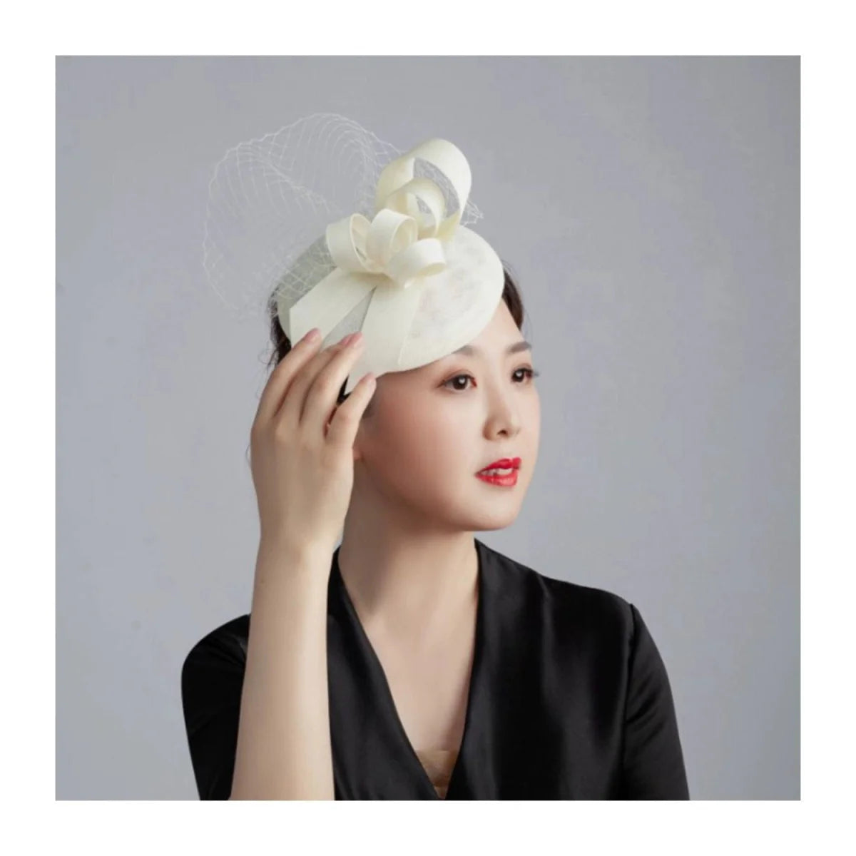 Vintage Showlu wedding party top hat, elegant accessory with classic design for wedding or photo studio use.