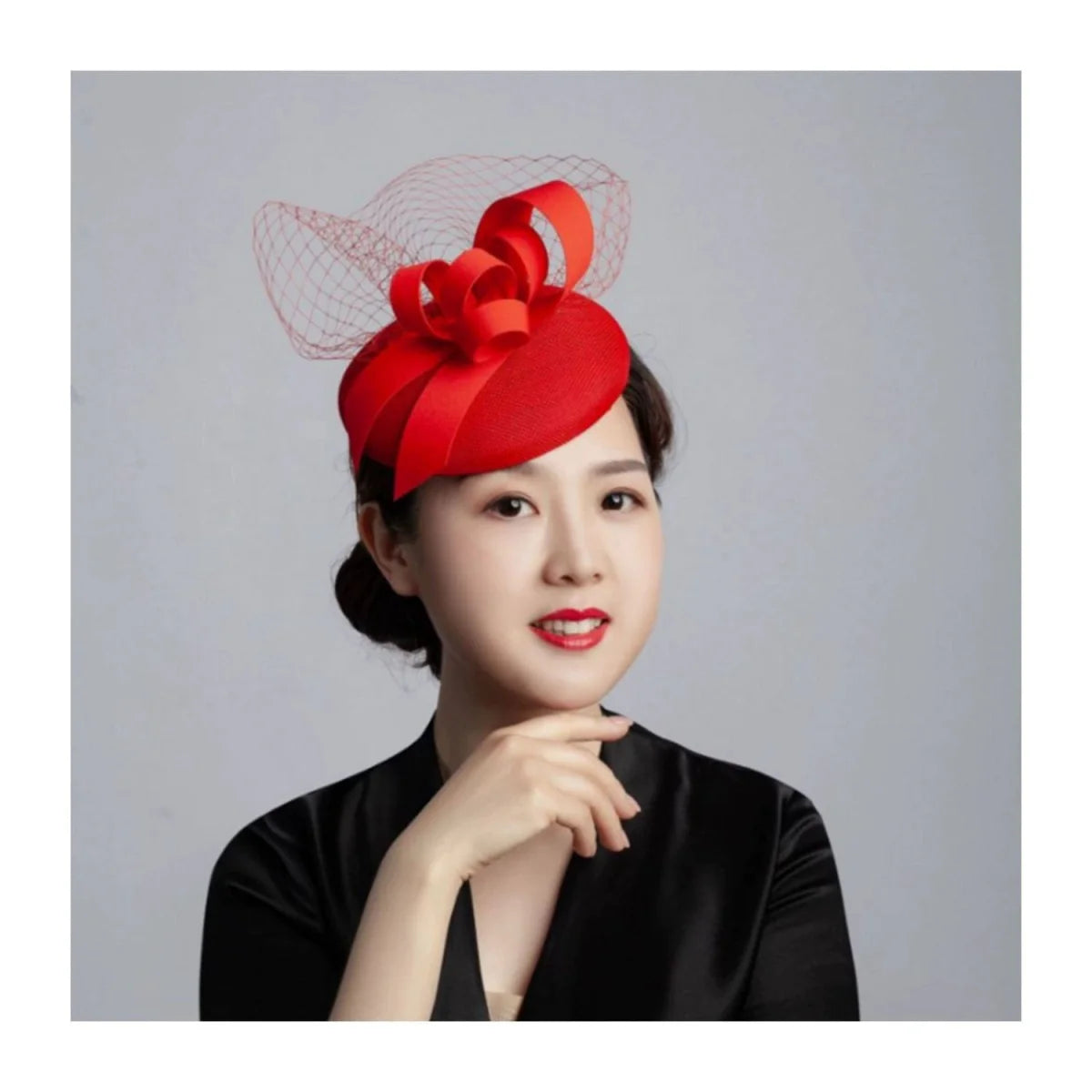 Vintage Showlu wedding party top hat, elegant photo studio accessory with classic design, perfect for vintage wedding or party photos.