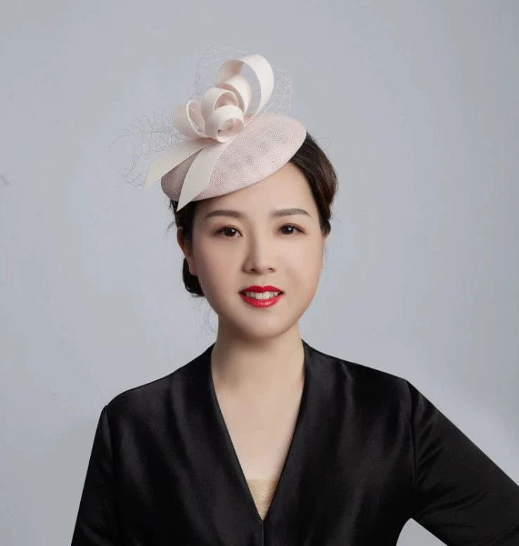 Vintage wedding top hat by Showlu Fashion Store, elegant party accessory for photo studio or special occasions.