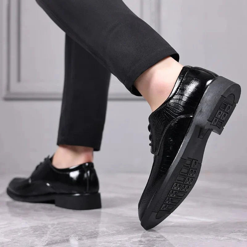 Black SUOJ men's crocodile pattern PU leather Oxford shoes for formal dress, wedding, office, or business casual wear.