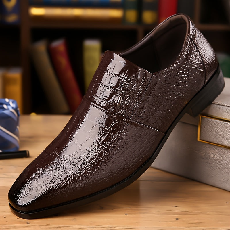 Black pointed-toe loafers with crocodile texture for men by SHOWLU FASHION, showcasing the sleek design and textured leather finish.