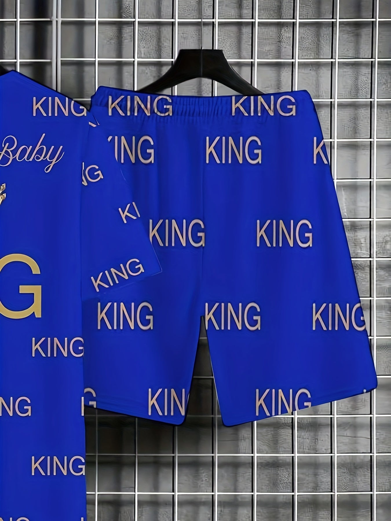 Men's SHOWLU FASHION KING print summer T-shirt and shorts set, featuring casual fit and vibrant king design in bright colors.