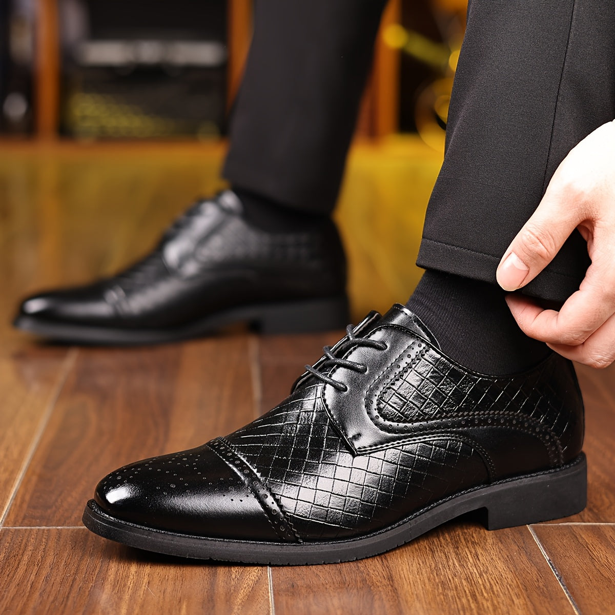 SHOWLU Men's plaid formal shoes with pointed toe and lace-up design, crafted for business and dress occasions.