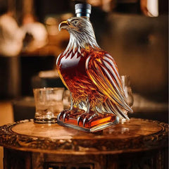 1pc Eagle-Shaped Whiskey & Tequila Bottle - Durable Plastic Travel-Friendly Design, Hand Wash Only, Reusable for Outdoor Travel, Bars, Family Gatherings - Unique Gift for Men & Women, Bar Decoration, Eagle Design, Artistic Dr