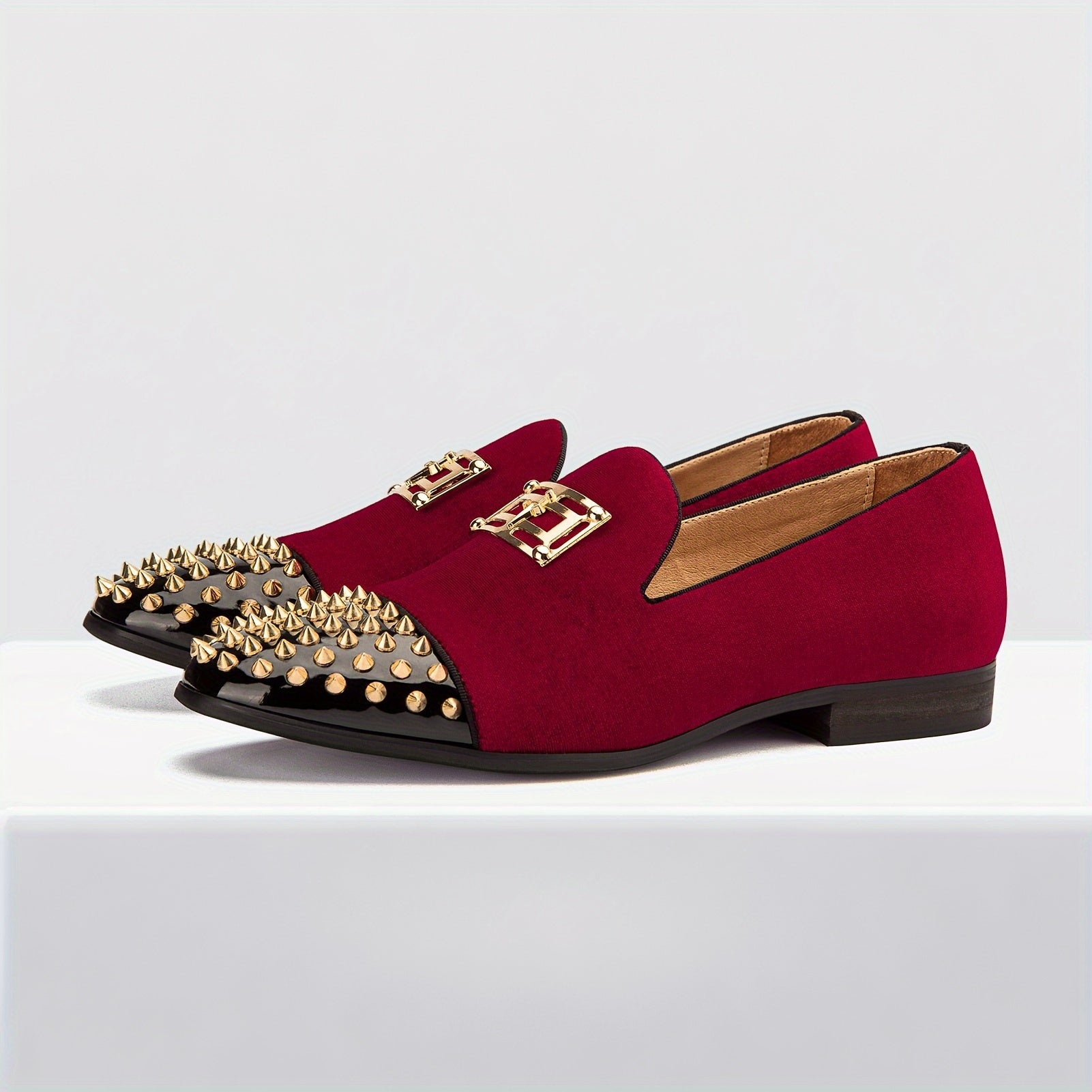 Showlu men's casual slip-on loafers made of fabric, comfortable footwear for everyday fashion and easy wear.