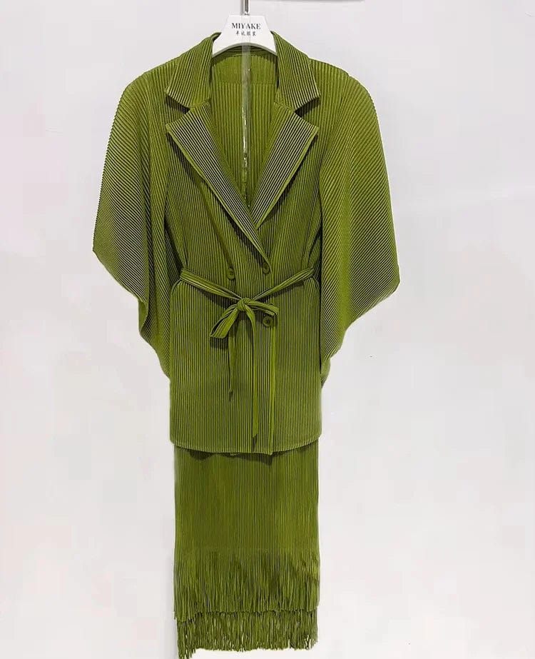 EGRM Women's pleated two-piece set with V-neck, batwing sleeves, and A-line skirt in solid fabric, casual autumn style.