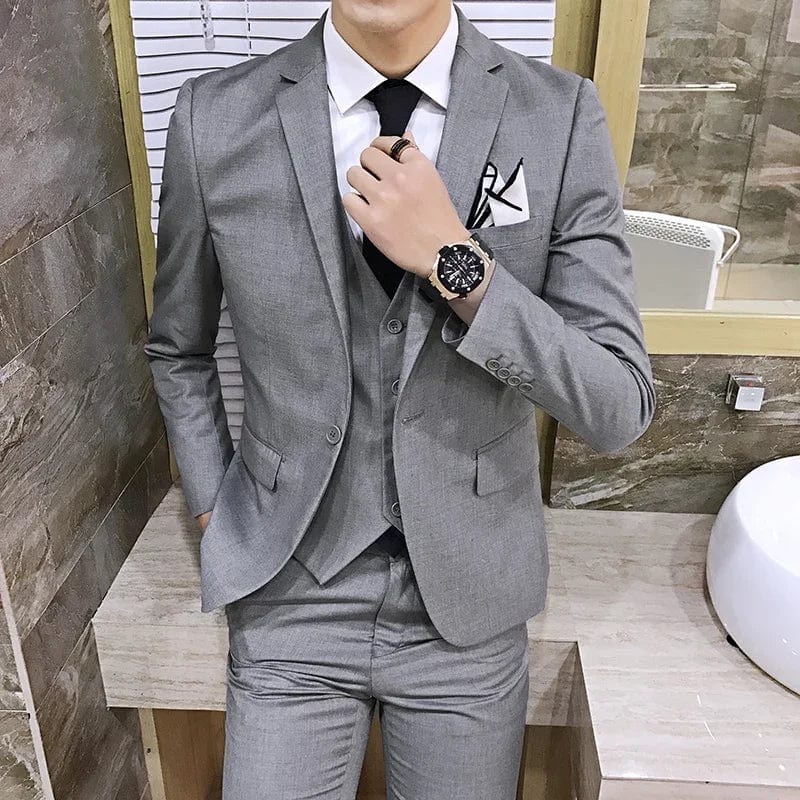 Elegant men's SHOWLU slim fit business suit with blazer, vest, and pants, suitable for formal, wedding, or smart casual occasions.