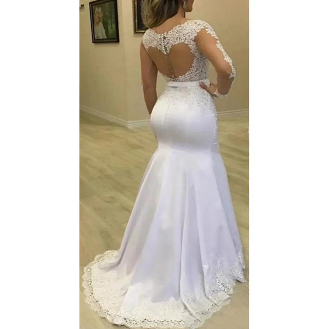 Elegant Noble Weiss Mermaid wedding dress with lace appliques, long sleeves, and a classic o-neck design.