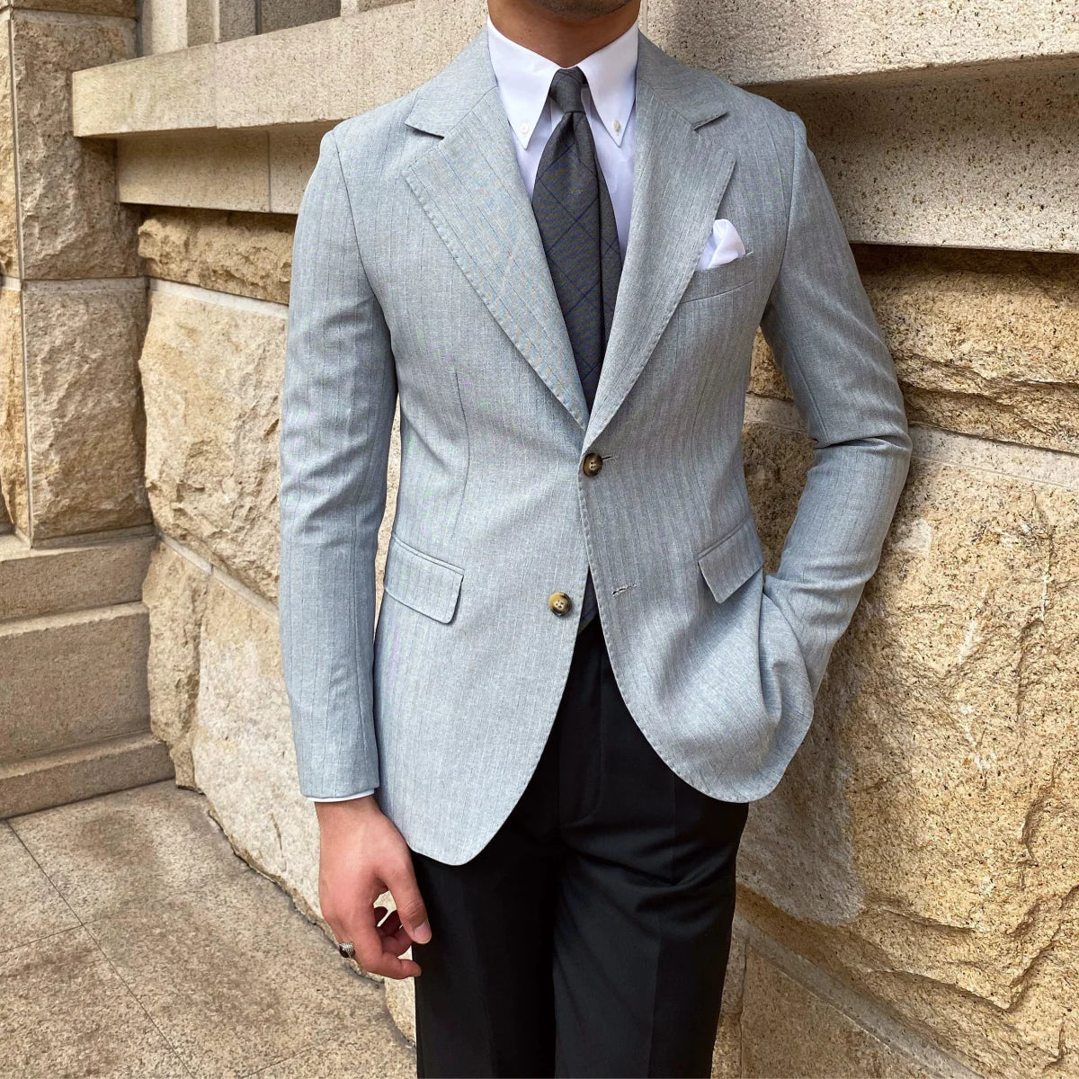 Showlu Fashion men's slim fit double-breasted striped business suit, tailored for a sharp, professional look.