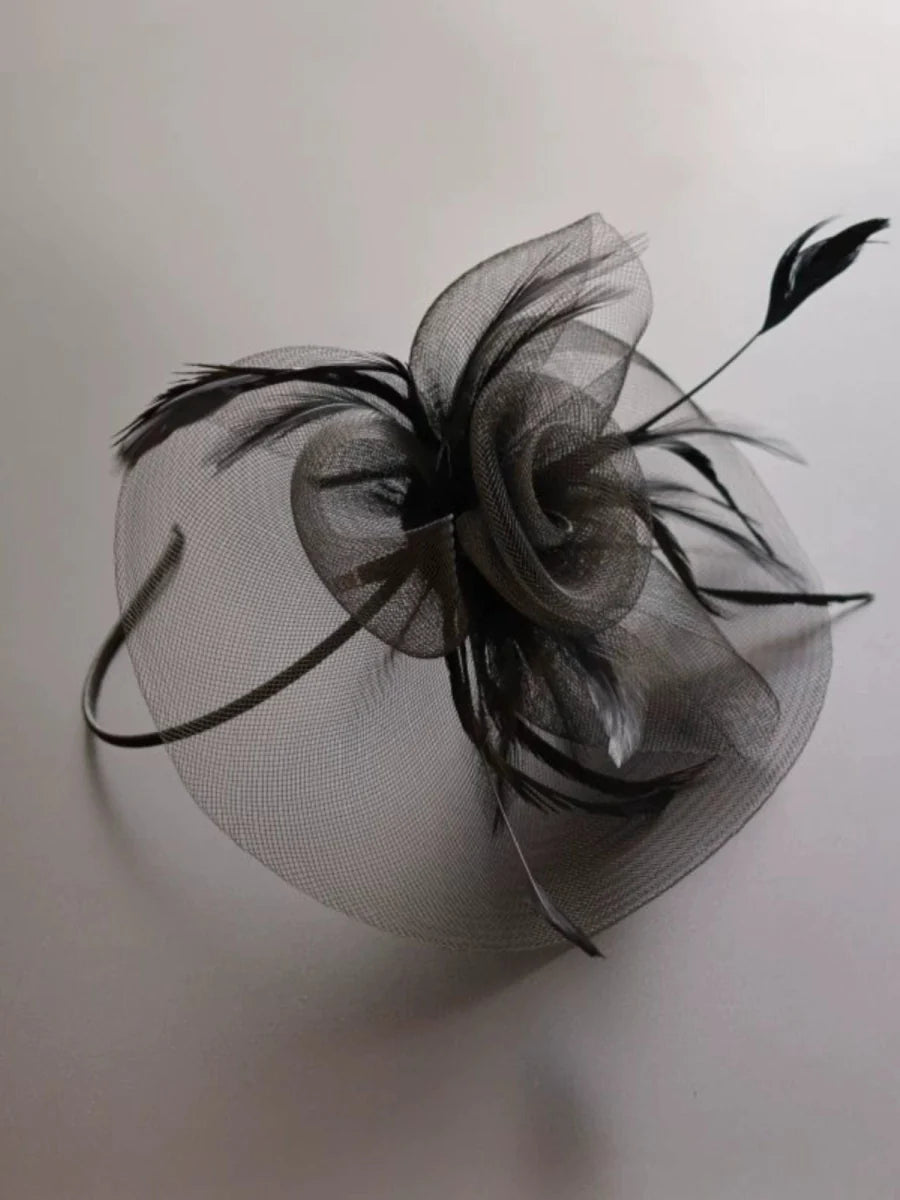 Elegant vintage mesh Billycock headdress with side clip, perfect as a stylish side hair accessory for special occasions.