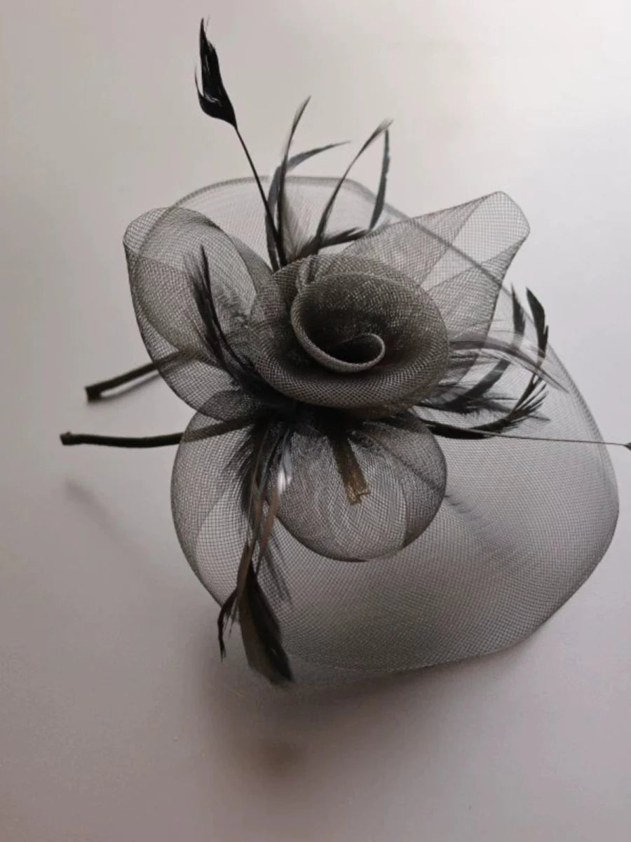 Elegant vintage mesh Billycock headdress with side clip, perfect as a stylish side hair accessory for special occasions.