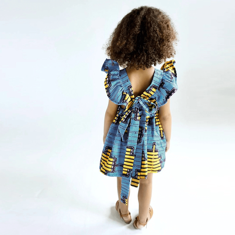 European-style Showlu Fashion girls' summer dress with flying sleeves, featuring a stylish and lightweight design for warm weather.