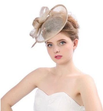 Elegant linen flat-top banquet cap with bow detail, perfect for bridal accessories and wedding hairstyles.