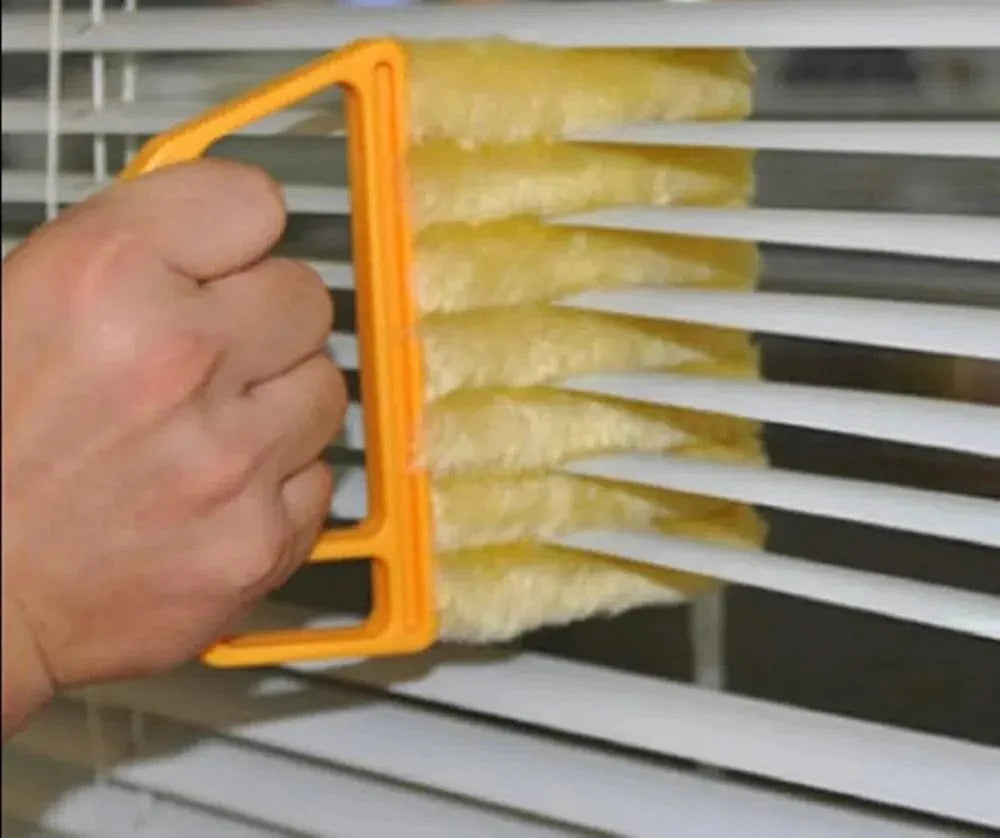 Showlu detachable louver curtain and vent cleaning brush, two-pack, with ergonomic handle for easy dust removal from blinds and vents.