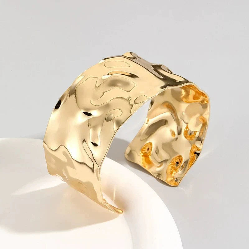 Showlu Fashion open-ended ruched metal texture bracelet for women with elegant, retro-style design and unique handcrafted details.