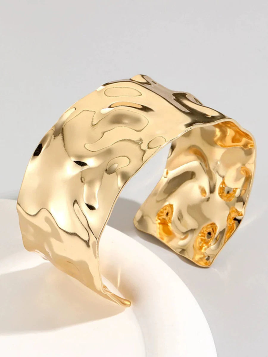 Showlu Fashion open-ended metal bracelet with ruched design, women's fashion accessory featuring a textured, retro-style jewelry piece.