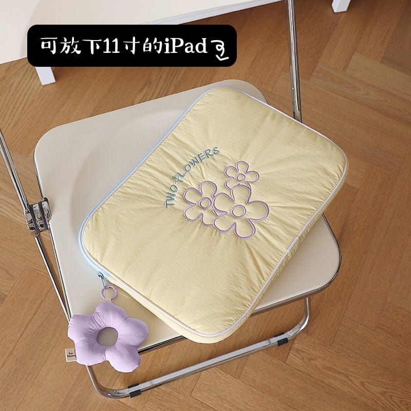 Fanhuabuyu 15-inch iPad storage bag by Showlu Fashion Store, embroidered polyester clutch with sleek design and secure zipper closure.