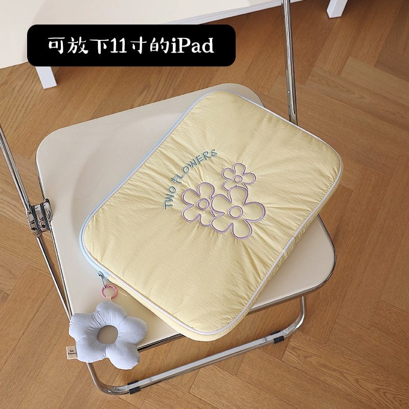 Fanhuabuyu 15-inch iPad storage bag by Showlu Fashion Store, embroidered polyester clutch with sleek design and padded interior.