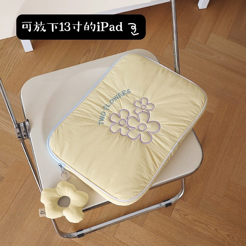 Fanhuabuyu 15-inch iPad storage bag by Showlu Fashion Store, embroidered polyester clutch with sleek design and secure zipper closure.