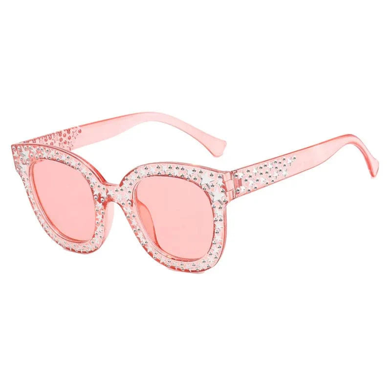 Retro cat eye sunglasses for women by Heevoo, stylish vintage UV400 eyewear with a bold square frame and classic design.