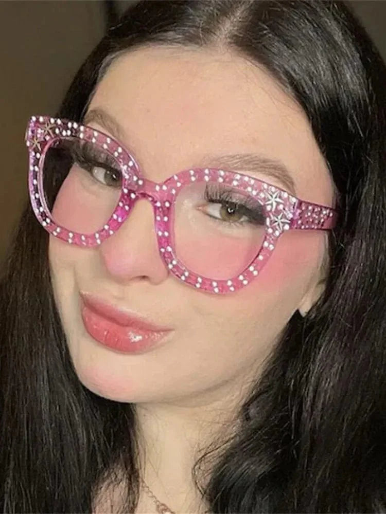 Heevoo Women's Retro Cat Eye Sunglasses by Showlu Fashion with vintage square frame and UV400 protection.