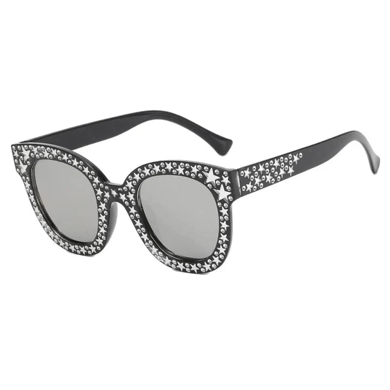 Retro cat eye sunglasses for women by Heevoo, vintage design with UV400 protection, fashionable and stylish eyewear.