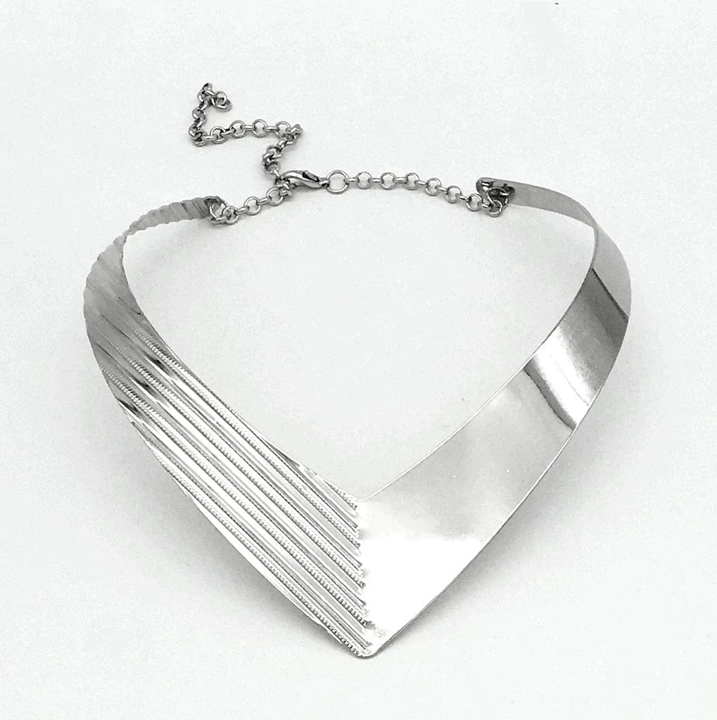 Showlu Fashion punk alloy collar necklace with exaggerated twisted chain design, bold and edgy jewelry accessory.