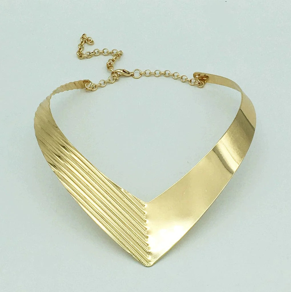 Showlu Fashion punk alloy collar necklace with exaggerated twisted chain design, bold statement jewelry for edgy fashion style.