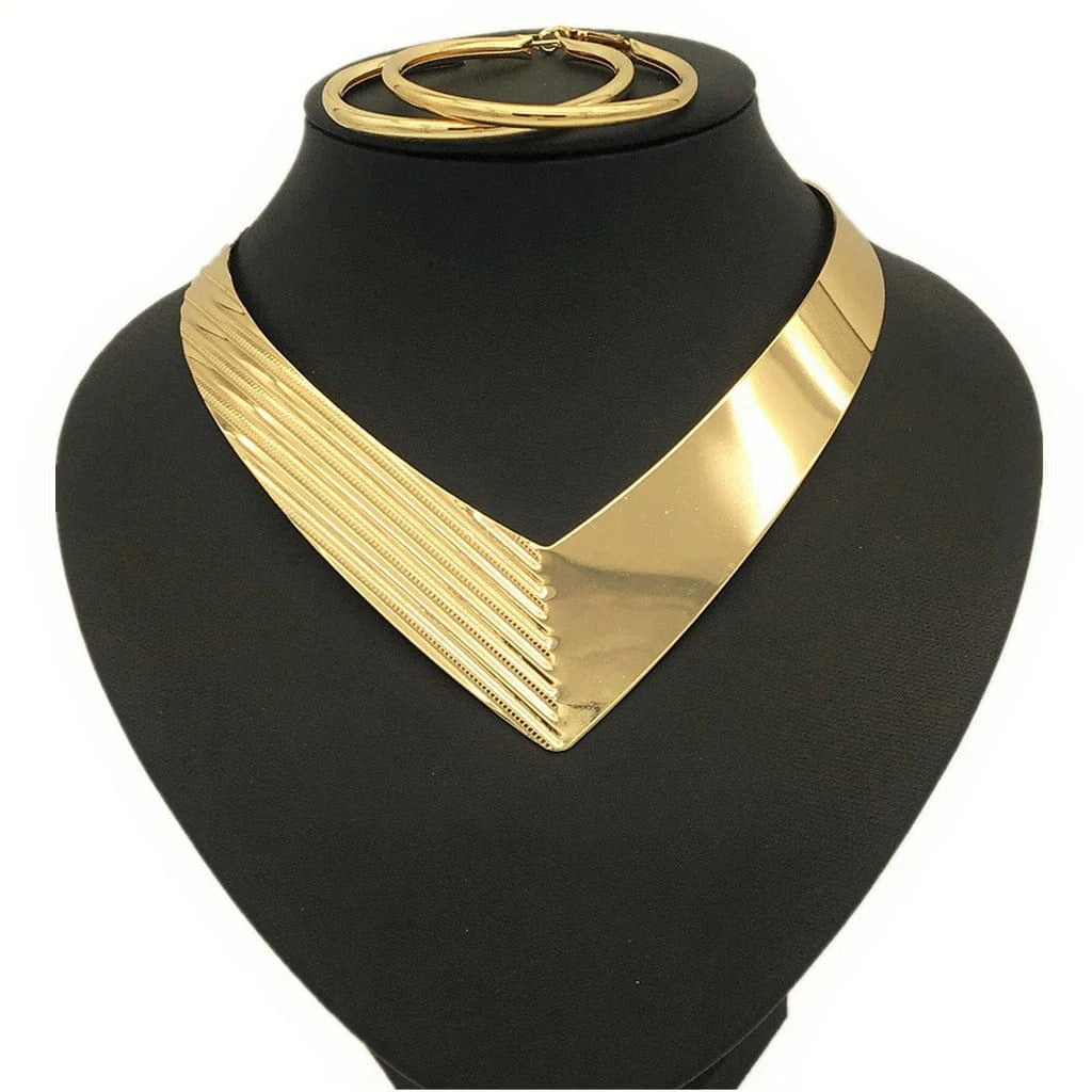 Showlu Fashion punk alloy collar necklace with exaggerated twisted chain design, bold and edgy jewelry accessory.