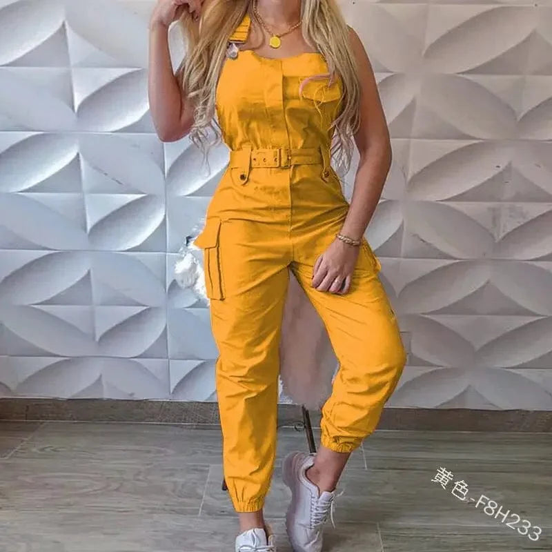 Showlu Women's loose strap jumpsuit with cargo pockets, solid color casual romper, suitable for summer and casual wear.
