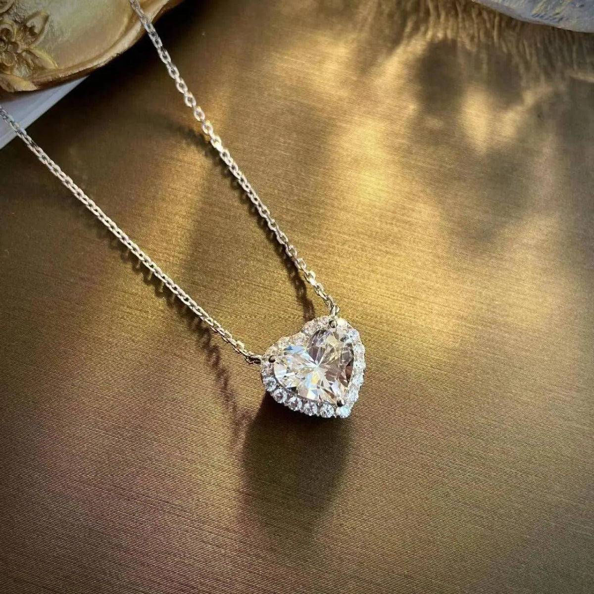 Double-layer pearl love pendant necklace by Showlu Fashion, elegant copper jewelry for women, perfect for weddings and parties.